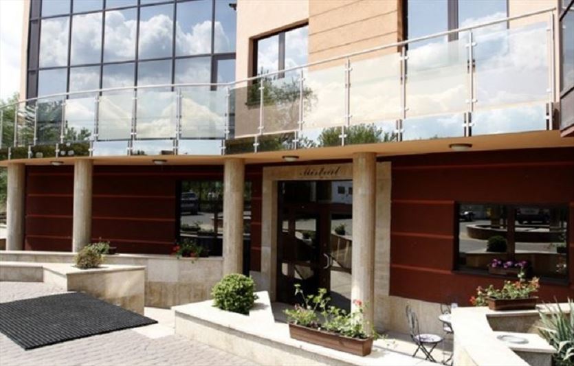 przyjazna Hotele, Hotel Mistral s.c., Marki